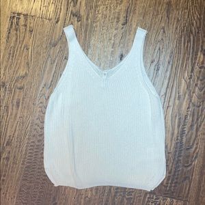 white knotted cropped tank